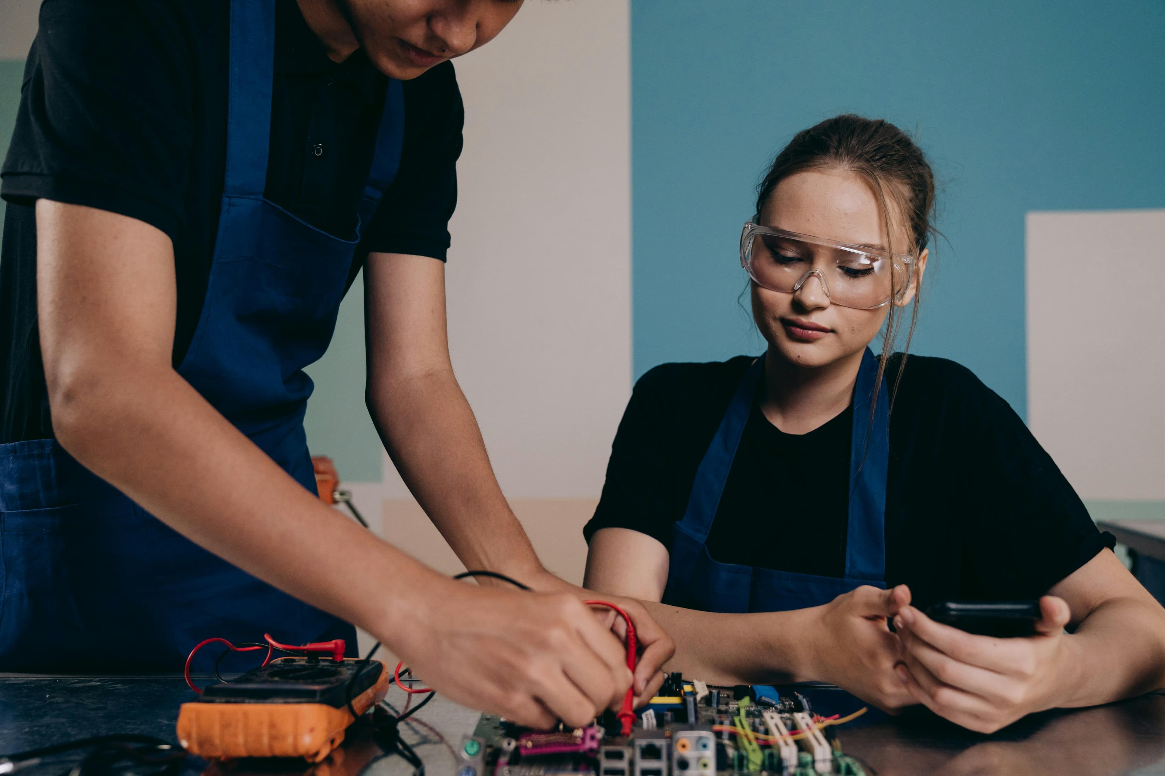 Hackatones para niños y jóvenes: ¿cómo prepararse para el primer concurso?